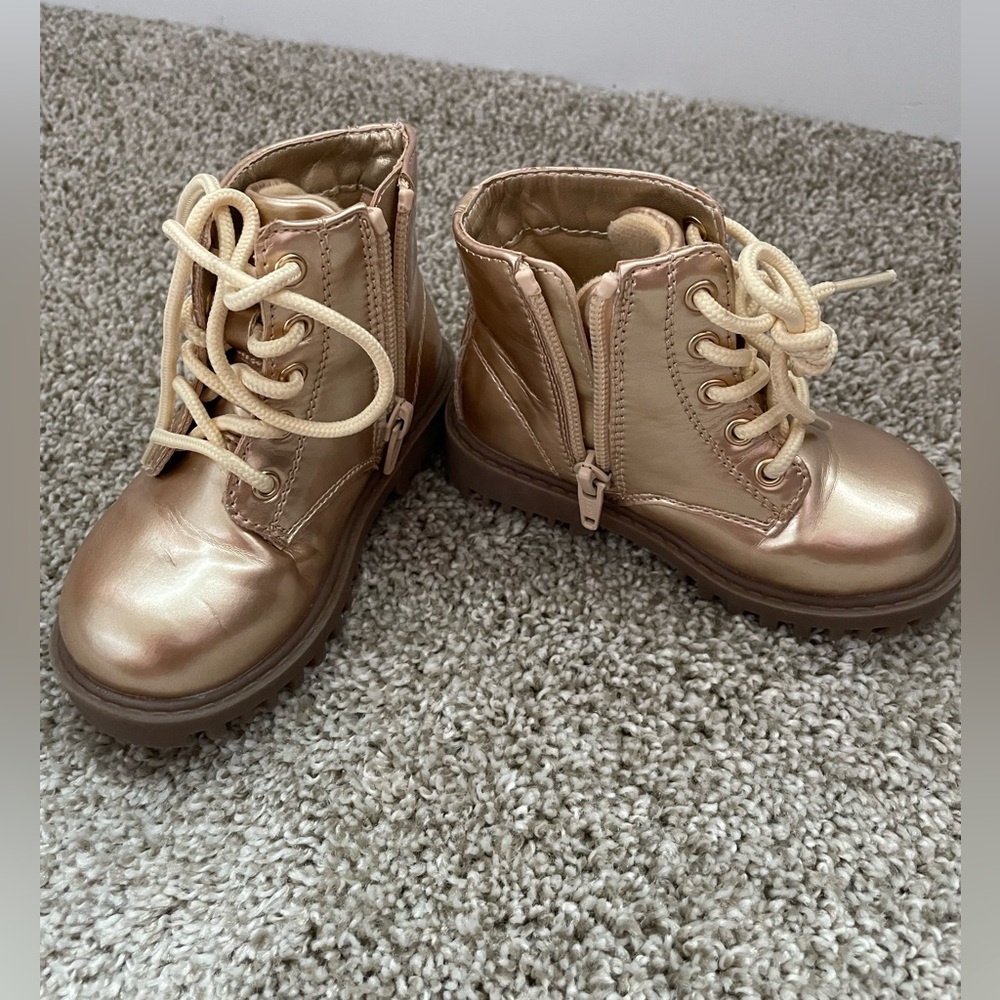 Gap Baby/Toddler Moto Ankle Boots in Gold (size 6)